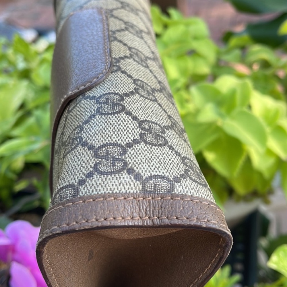 (Reposhed from vik2018) Gucci Vintage GG Monogram Pouch. Used Condition - Picture 3 of 5